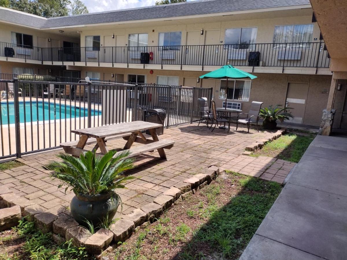 Fairbridge Inn & Suites Richmond Hill Bagian luar foto