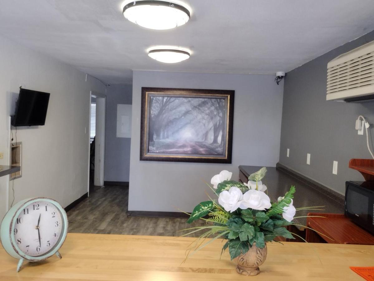 Fairbridge Inn & Suites Richmond Hill Bagian luar foto