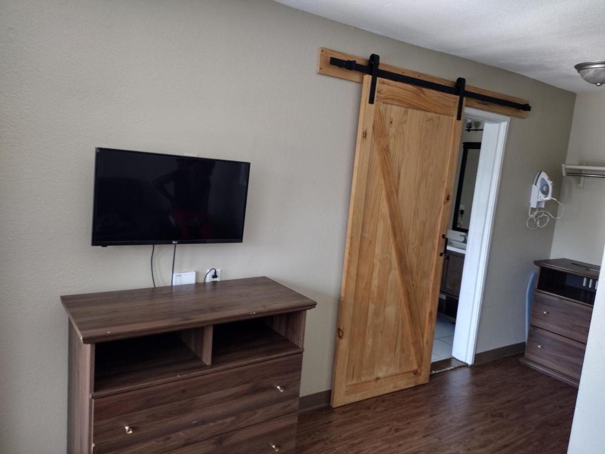 Fairbridge Inn & Suites Richmond Hill Bagian luar foto