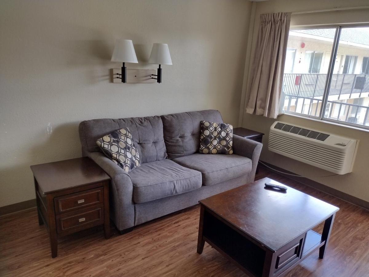 Fairbridge Inn & Suites Richmond Hill Bagian luar foto