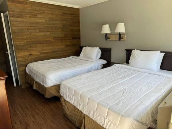 Fairbridge Inn & Suites Richmond Hill Bagian luar foto